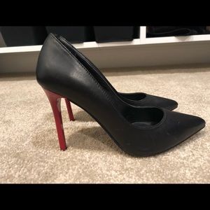 Aldo Black Leather Pump
